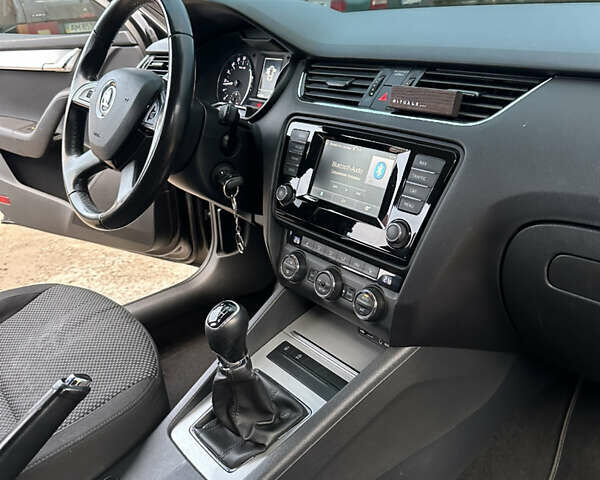 Черный Шкода Октавия, объемом двигателя 1.97 л и пробегом 262 тыс. км за 12400 $, фото 10 на Automoto.ua