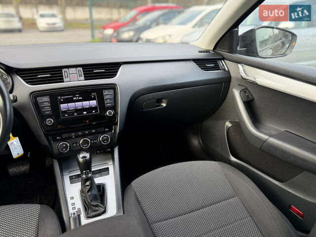 Черный Шкода Октавия, объемом двигателя 1.6 л и пробегом 218 тыс. км за 11950 $, фото 16 на Automoto.ua