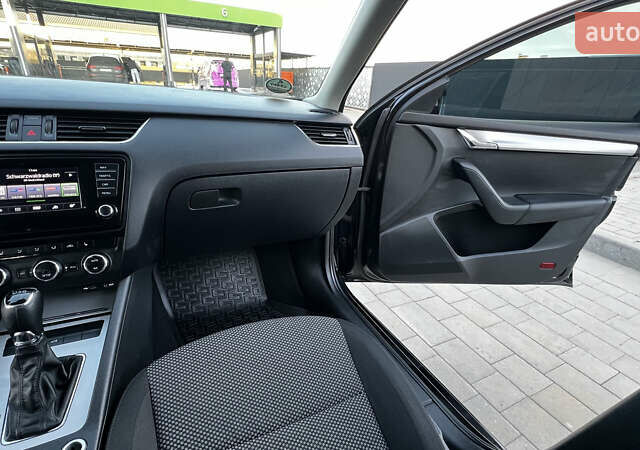 Чорний Шкода Октавія, об'ємом двигуна 1.6 л та пробігом 157 тис. км за 9999 $, фото 52 на Automoto.ua