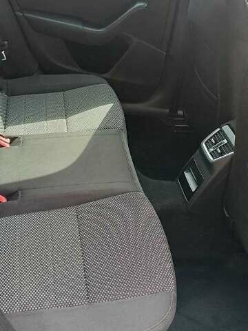 Черный Шкода Октавия, объемом двигателя 1.6 л и пробегом 300 тыс. км за 9500 $, фото 4 на Automoto.ua