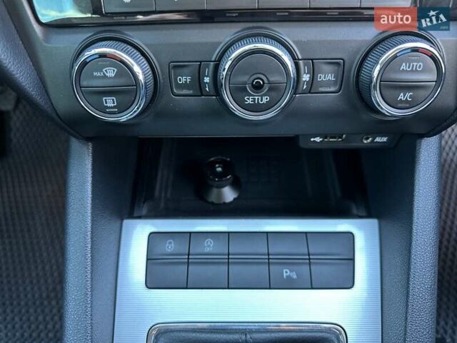 Черный Шкода Октавия, объемом двигателя 1.6 л и пробегом 209 тыс. км за 11500 $, фото 19 на Automoto.ua