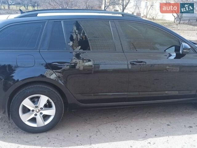 Черный Шкода Октавия, объемом двигателя 1.6 л и пробегом 312 тыс. км за 11700 $, фото 4 на Automoto.ua