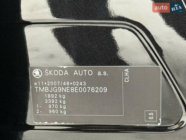 Черный Шкода Октавия, объемом двигателя 1.6 л и пробегом 211 тыс. км за 12299 $, фото 137 на Automoto.ua