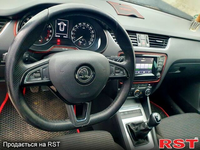 Черный Шкода Октавия, объемом двигателя 1.6 л и пробегом 220 тыс. км за 10600 $, фото 4 на Automoto.ua