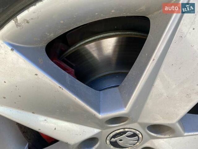 Черный Шкода Октавия, объемом двигателя 1.6 л и пробегом 238 тыс. км за 11500 $, фото 13 на Automoto.ua