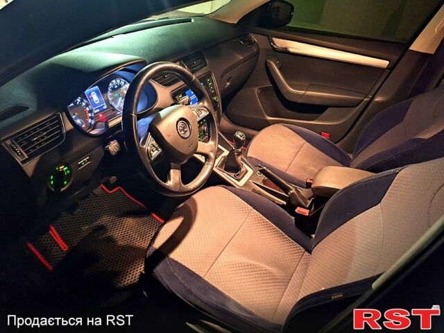 Черный Шкода Октавия, объемом двигателя 1.6 л и пробегом 254 тыс. км за 8500 $, фото 5 на Automoto.ua