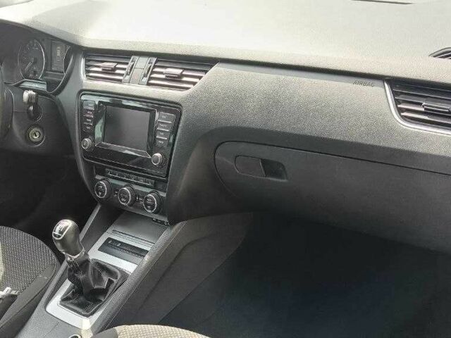 Шкода Октавія 2014 у Черкасах на Automoto.ua Чорний Шкода Октавія, об'ємом двигуна 1.6 л та пробігом 300 тис. км за 9500 $, фото 3 на Automoto.ua