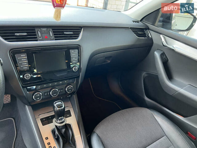 Черный Шкода Октавия, объемом двигателя 2 л и пробегом 312 тыс. км за 13500 $, фото 47 на Automoto.ua