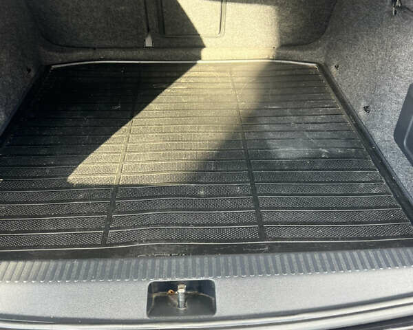 Черный Шкода Октавия, объемом двигателя 1.6 л и пробегом 267 тыс. км за 9497 $, фото 5 на Automoto.ua