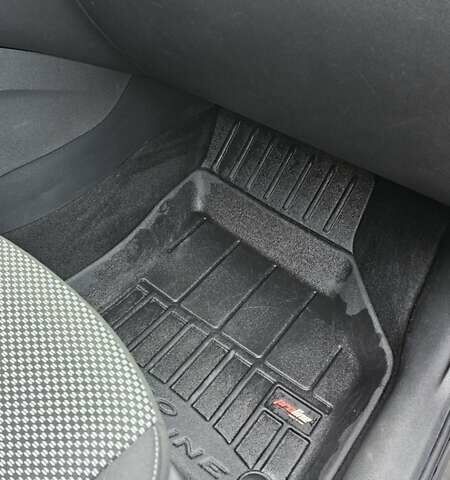 Черный Шкода Октавия, объемом двигателя 1.6 л и пробегом 206 тыс. км за 12000 $, фото 17 на Automoto.ua