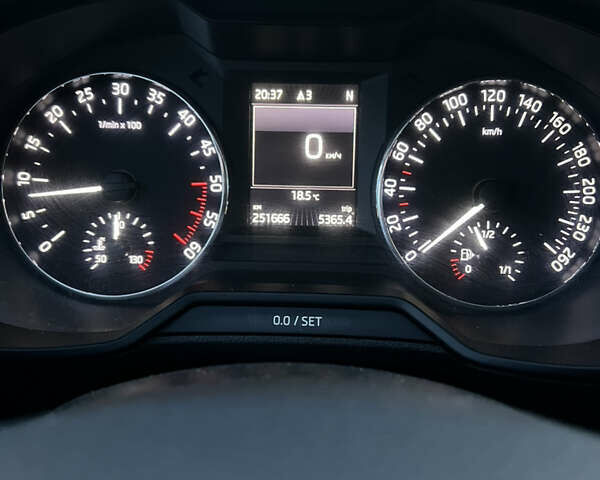 Чорний Шкода Октавія, об'ємом двигуна 1.6 л та пробігом 252 тис. км за 11599 $, фото 12 на Automoto.ua