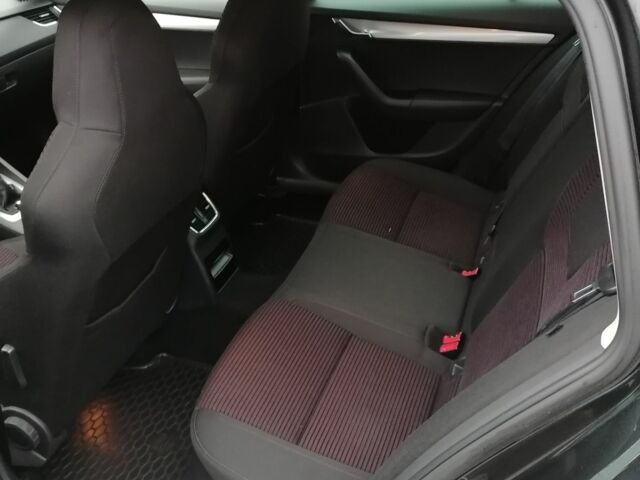 Чорний Шкода Октавія, об'ємом двигуна 2 л та пробігом 270 тис. км за 11700 $, фото 3 на Automoto.ua