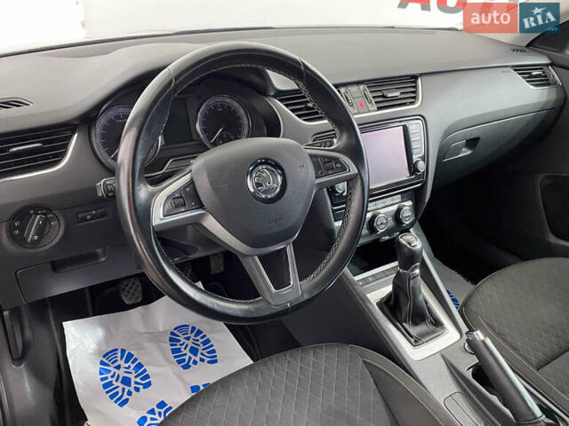 Чорний Шкода Октавія, об'ємом двигуна 1.6 л та пробігом 221 тис. км за 12250 $, фото 5 на Automoto.ua