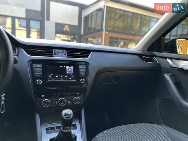 Черный Шкода Октавия, объемом двигателя 1.6 л и пробегом 214 тыс. км за 10999 $, фото 64 на Automoto.ua