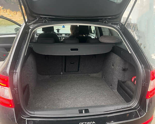 Чорний Шкода Октавія, об'ємом двигуна 1.6 л та пробігом 250 тис. км за 10500 $, фото 5 на Automoto.ua