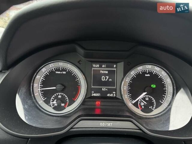 Чорний Шкода Октавія, об'ємом двигуна 1.6 л та пробігом 245 тис. км за 11500 $, фото 3 на Automoto.ua