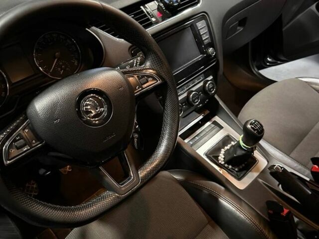 Черный Шкода Октавия, объемом двигателя 2 л и пробегом 340 тыс. км за 11000 $, фото 6 на Automoto.ua
