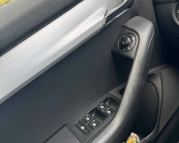 Черный Шкода Октавия, объемом двигателя 1.6 л и пробегом 294 тыс. км за 10400 $, фото 10 на Automoto.ua
