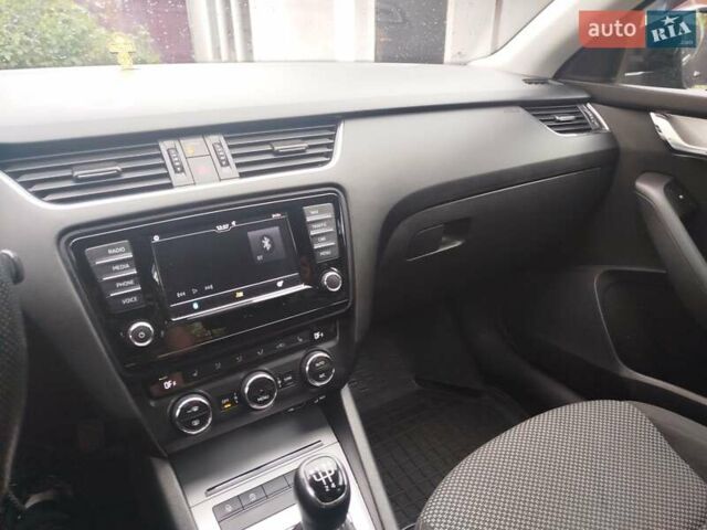 Черный Шкода Октавия, объемом двигателя 1.6 л и пробегом 307 тыс. км за 10499 $, фото 6 на Automoto.ua