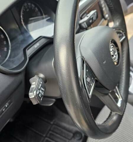 Черный Шкода Октавия, объемом двигателя 1.6 л и пробегом 206 тыс. км за 12000 $, фото 27 на Automoto.ua