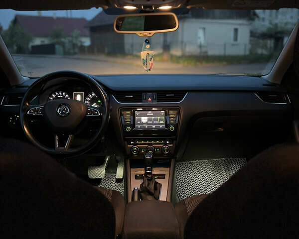 Чорний Шкода Октавія, об'ємом двигуна 1.6 л та пробігом 252 тис. км за 11599 $, фото 3 на Automoto.ua