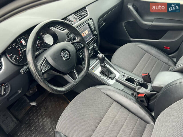 Шкода Октавия 2015 в Червонограде на Automoto.ua Черный Шкода Октавия, объемом двигателя 1.97 л и пробегом 246 тыс. км за 14135 $, фото 14 на Automoto.ua