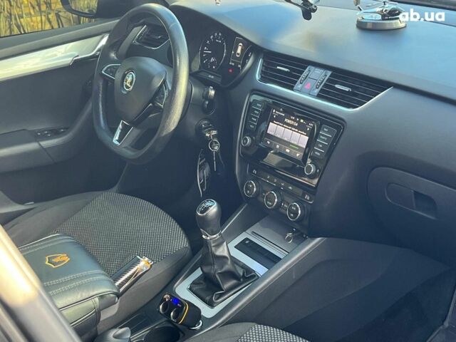 Черный Шкода Октавия, объемом двигателя 1.6 л и пробегом 227 тыс. км за 12790 $, фото 30 на Automoto.ua