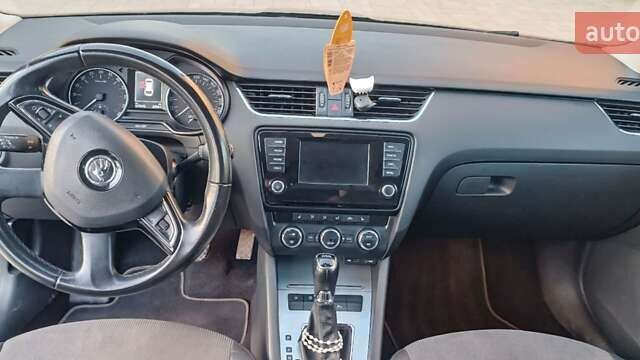 Чорний Шкода Октавія, об'ємом двигуна 1.6 л та пробігом 177 тис. км за 12400 $, фото 13 на Automoto.ua