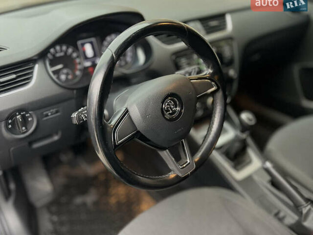 Шкода Октавия 2015 в Харькове на Automoto.ua Черный Шкода Октавия, объемом двигателя 1.6 л и пробегом 254 тыс. км за 11500 $, фото 14 на Automoto.ua