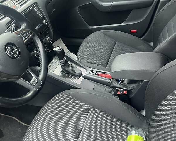 Черный Шкода Октавия, объемом двигателя 1.97 л и пробегом 303 тыс. км за 14800 $, фото 15 на Automoto.ua