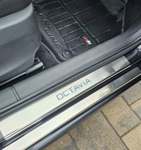 Черный Шкода Октавия, объемом двигателя 1.6 л и пробегом 206 тыс. км за 12000 $, фото 18 на Automoto.ua