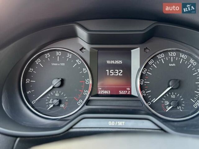 Черный Шкода Октавия, объемом двигателя 1.6 л и пробегом 227 тыс. км за 13200 $, фото 7 на Automoto.ua