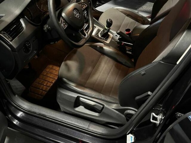 Черный Шкода Октавия, объемом двигателя 2 л и пробегом 340 тыс. км за 11000 $, фото 2 на Automoto.ua