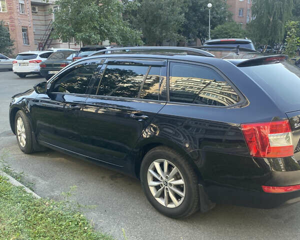 Черный Шкода Октавия, объемом двигателя 1.6 л и пробегом 222 тыс. км за 12600 $, фото 2 на Automoto.ua