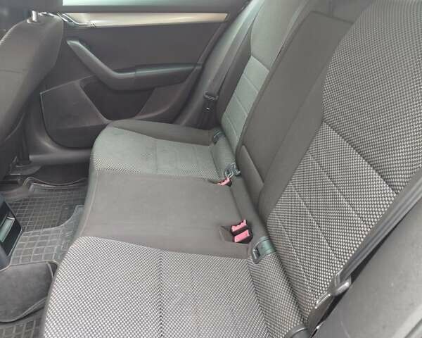 Черный Шкода Октавия, объемом двигателя 1.6 л и пробегом 307 тыс. км за 10499 $, фото 5 на Automoto.ua