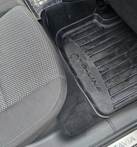 Черный Шкода Октавия, объемом двигателя 1.6 л и пробегом 206 тыс. км за 12000 $, фото 10 на Automoto.ua