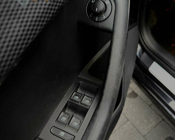 Черный Шкода Октавия, объемом двигателя 1.97 л и пробегом 318 тыс. км за 13000 $, фото 25 на Automoto.ua