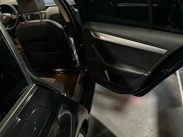 Черный Шкода Октавия, объемом двигателя 2 л и пробегом 340 тыс. км за 11000 $, фото 7 на Automoto.ua