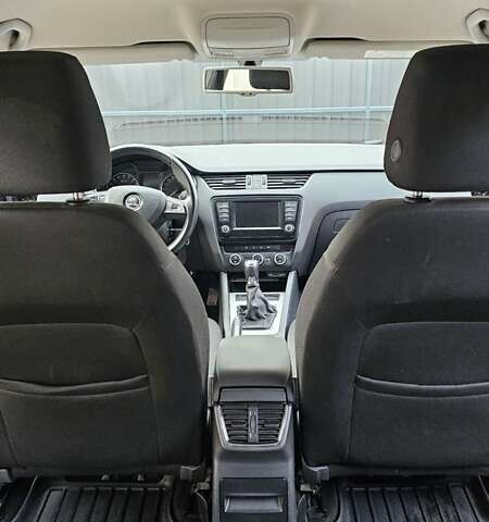 Черный Шкода Октавия, объемом двигателя 1.6 л и пробегом 206 тыс. км за 12000 $, фото 9 на Automoto.ua