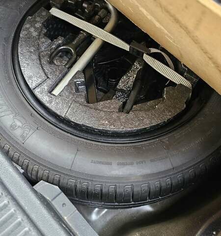 Черный Шкода Октавия, объемом двигателя 1.6 л и пробегом 206 тыс. км за 12000 $, фото 5 на Automoto.ua