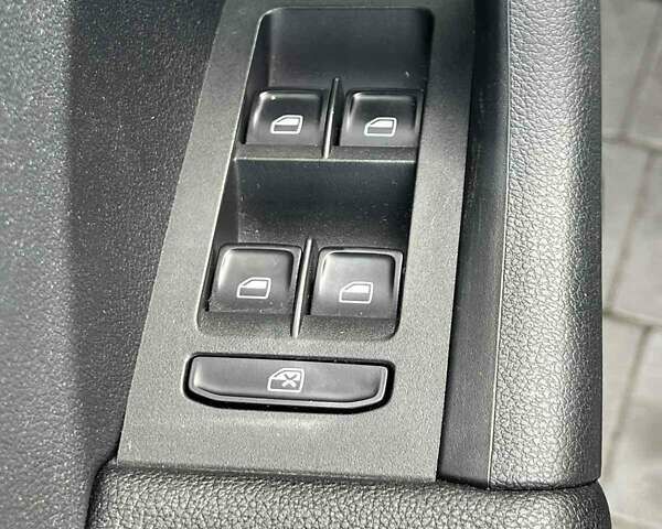 Черный Шкода Октавия, объемом двигателя 1.6 л и пробегом 130 тыс. км за 12300 $, фото 7 на Automoto.ua