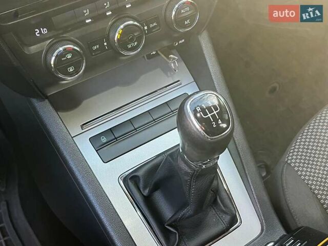 Черный Шкода Октавия, объемом двигателя 1.6 л и пробегом 227 тыс. км за 12790 $, фото 20 на Automoto.ua