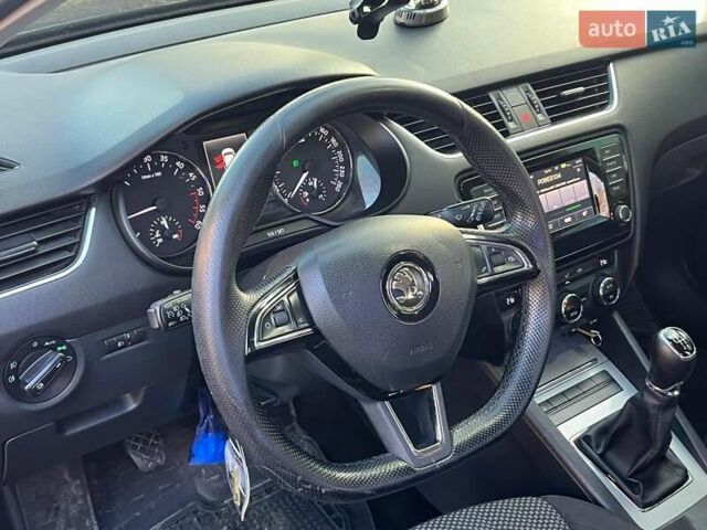 Черный Шкода Октавия, объемом двигателя 1.6 л и пробегом 227 тыс. км за 12790 $, фото 16 на Automoto.ua