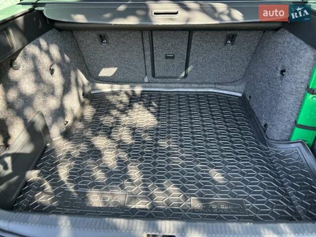 Черный Шкода Октавия, объемом двигателя 1.6 л и пробегом 227 тыс. км за 13200 $, фото 12 на Automoto.ua