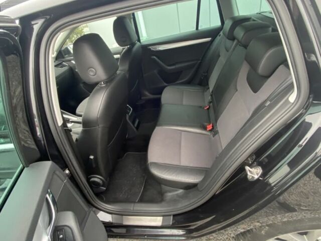 Чорний Шкода Октавія, об'ємом двигуна 2 л та пробігом 170 тис. км за 5200 $, фото 16 на Automoto.ua