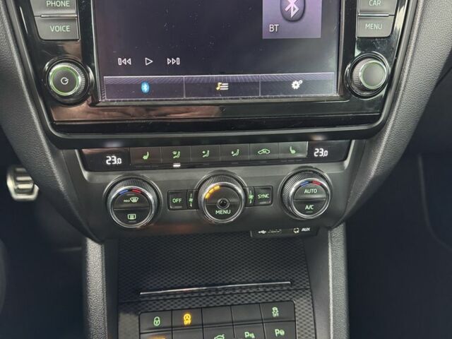 Чорний Шкода Октавія, об'ємом двигуна 2 л та пробігом 187 тис. км за 13700 $, фото 7 на Automoto.ua