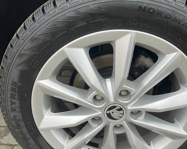 Черный Шкода Октавия, объемом двигателя 1.6 л и пробегом 260 тыс. км за 12300 $, фото 10 на Automoto.ua