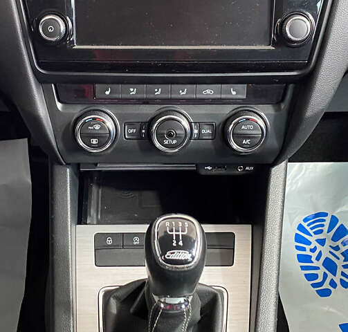 Чорний Шкода Октавія, об'ємом двигуна 1.6 л та пробігом 221 тис. км за 12250 $, фото 17 на Automoto.ua