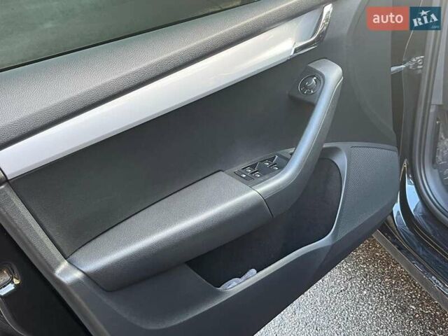 Черный Шкода Октавия, объемом двигателя 1.6 л и пробегом 227 тыс. км за 12790 $, фото 14 на Automoto.ua