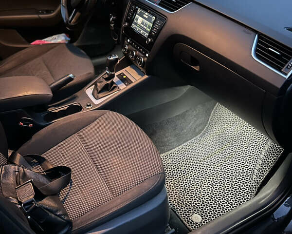Чорний Шкода Октавія, об'ємом двигуна 1.6 л та пробігом 252 тис. км за 11599 $, фото 9 на Automoto.ua